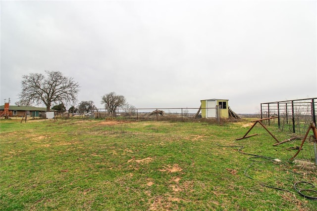 view of yard featuring an outbuilding and fence