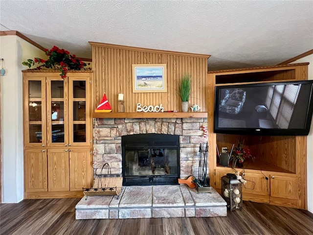 13132 Bluebird Ln, Kingston, OK 73439 - living room featuring a textured ceiling, wood finished floors, a fireplace, and crown molding