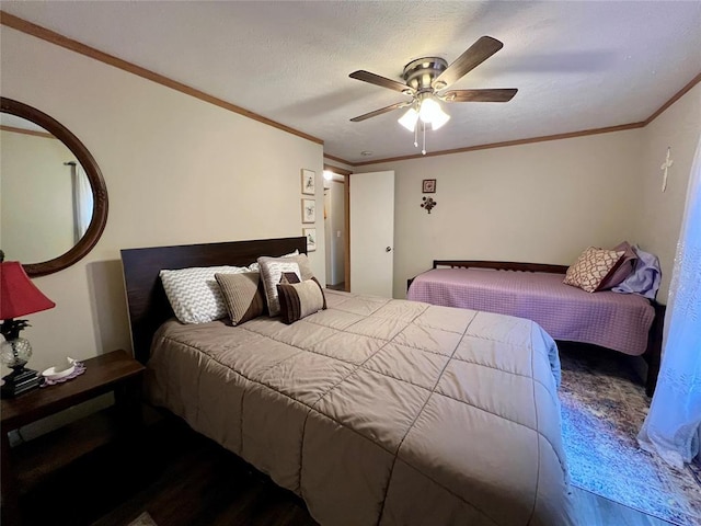 13132 Bluebird Ln, Kingston, OK 73439 - bedroom featuring a textured ceiling, a ceiling fan, and ornamental molding
