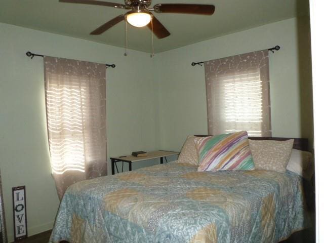 bedroom with ceiling fan