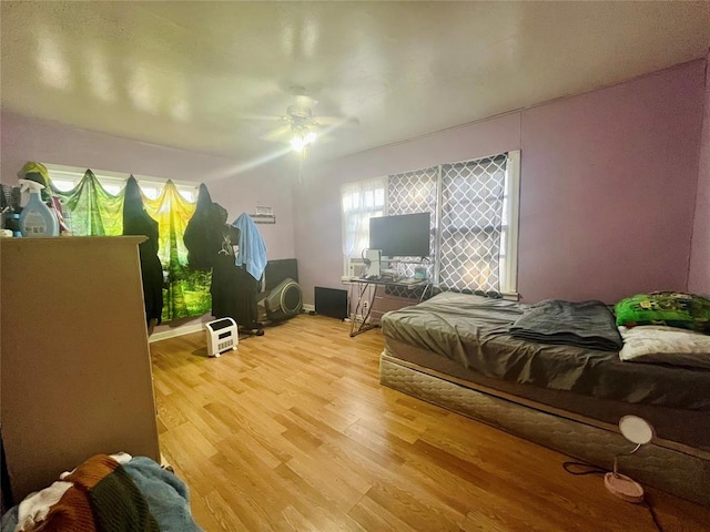 bedroom with light wood-style flooring and ceiling fan