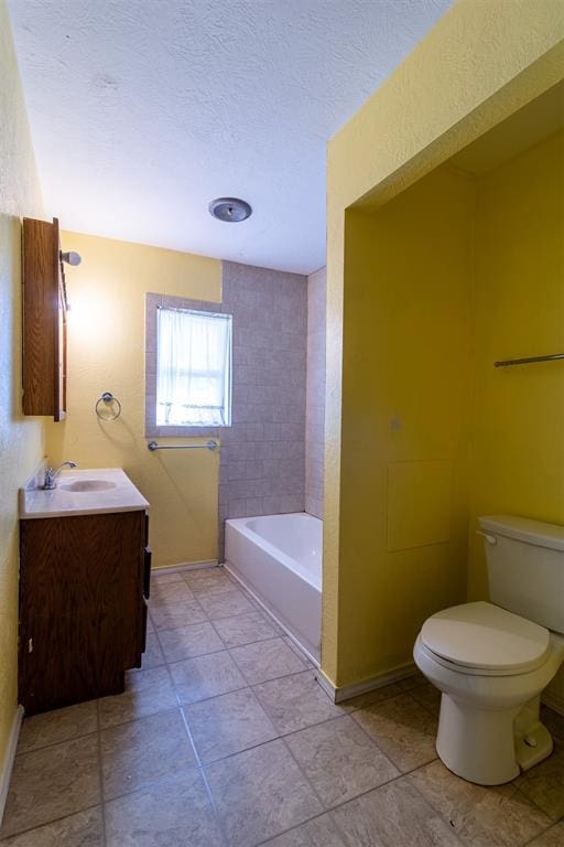 bathroom featuring a washtub, toilet, vanity, and baseboards