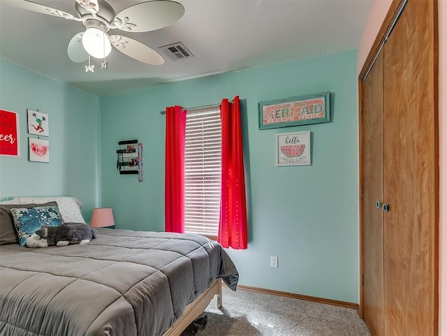 bedroom featuring visible vents, a closet, carpet flooring, baseboards, and ceiling fan