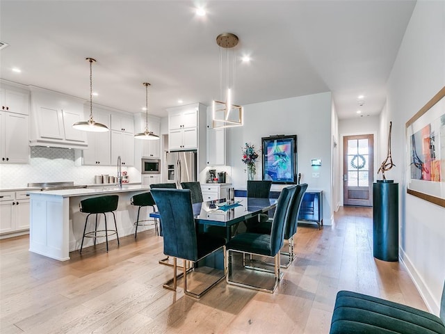 dining space with visible vents, recessed lighting, baseboards, and light wood-type flooring