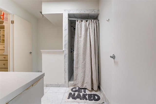 bathroom featuring a shower with curtain and baseboards