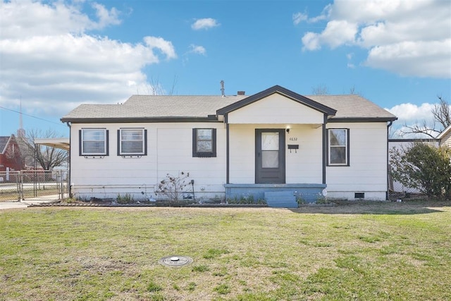 view of front of home featuring a front yard and fence