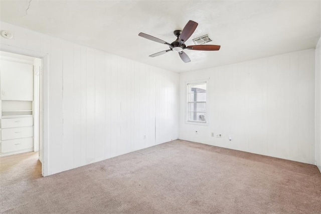 unfurnished room featuring carpet flooring and a ceiling fan