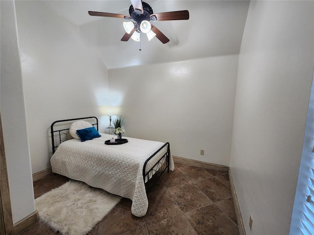 bedroom with a ceiling fan and baseboards