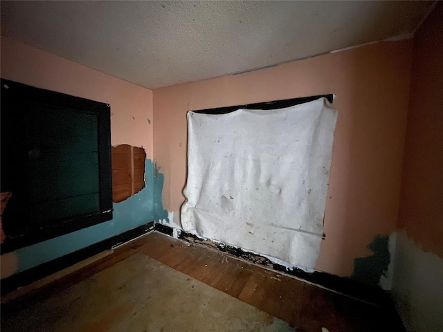 empty room featuring a textured ceiling