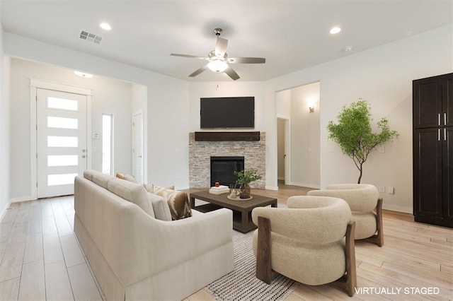 living room featuring recessed lighting, visible vents, light wood-style flooring, and a ceiling fan