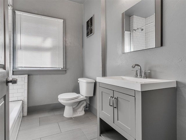 full bathroom featuring a bathtub, baseboards, toilet, and vanity