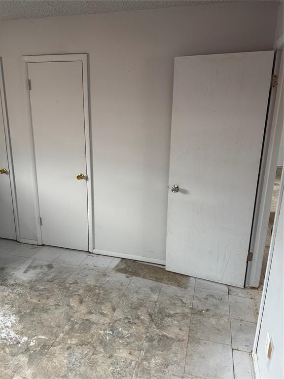 unfurnished bedroom featuring a textured ceiling