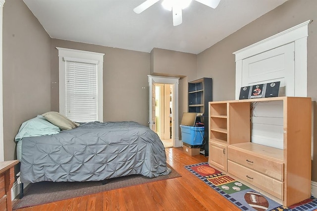 bedroom featuring light wood-style flooring and a ceiling fan