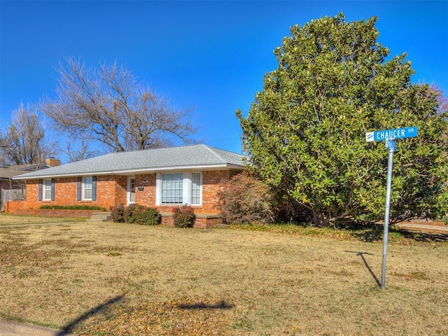 view of front of house featuring a front yard and brick siding