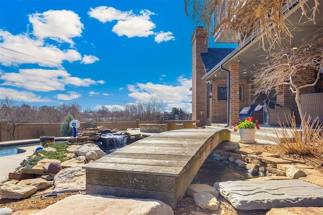 view of yard with a pool