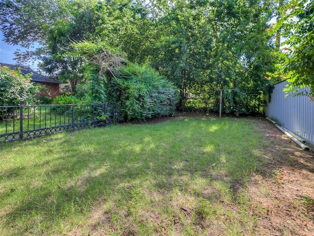 view of yard featuring fence