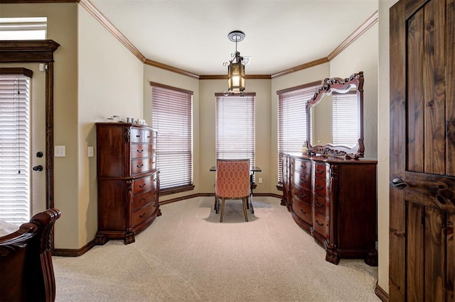 living area featuring crown molding, plenty of natural light, baseboards, and light carpet