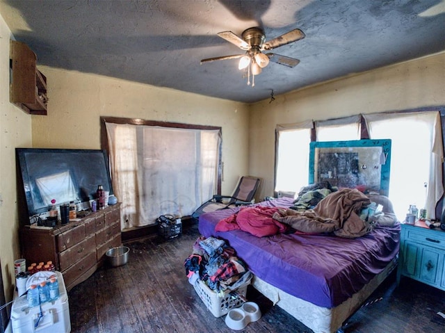 bedroom featuring a textured ceiling, a ceiling fan, and hardwood / wood-style flooring