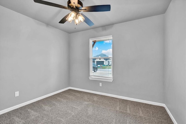 carpeted empty room featuring baseboards and ceiling fan