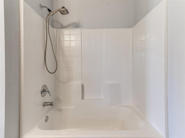 bathroom with bathtub / shower combination