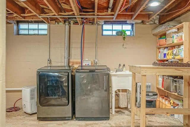 laundry room with laundry area and independent washer and dryer