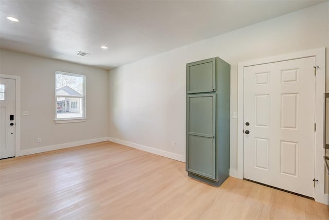 entrance foyer featuring recessed lighting, baseboards, visible vents, and light wood finished floors