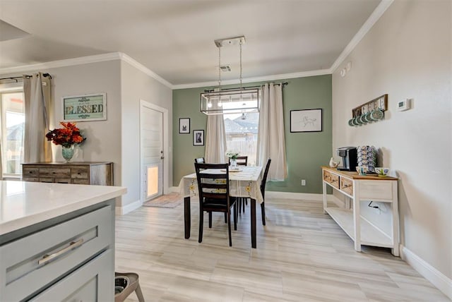 dining space with visible vents, baseboards, and ornamental molding