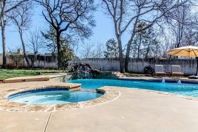 view of pool featuring a fenced backyard and a pool with connected hot tub