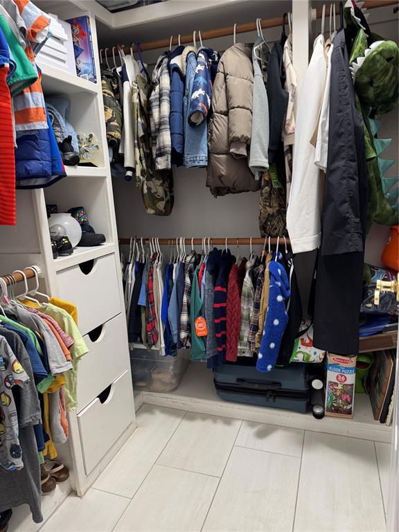 walk in closet featuring tile patterned flooring