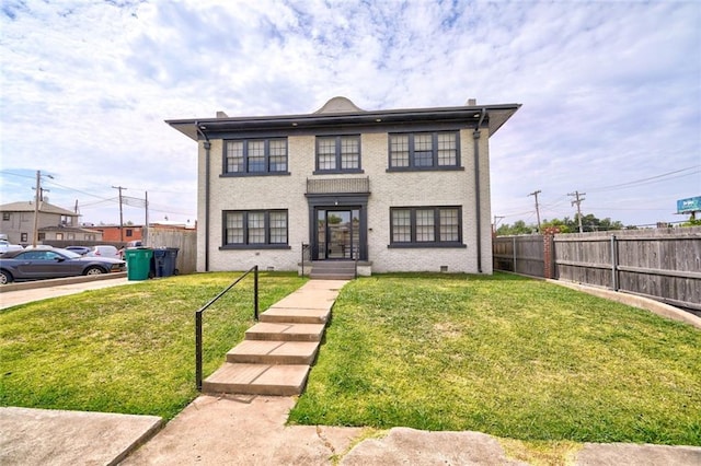 view of front of home featuring a front lawn and fence