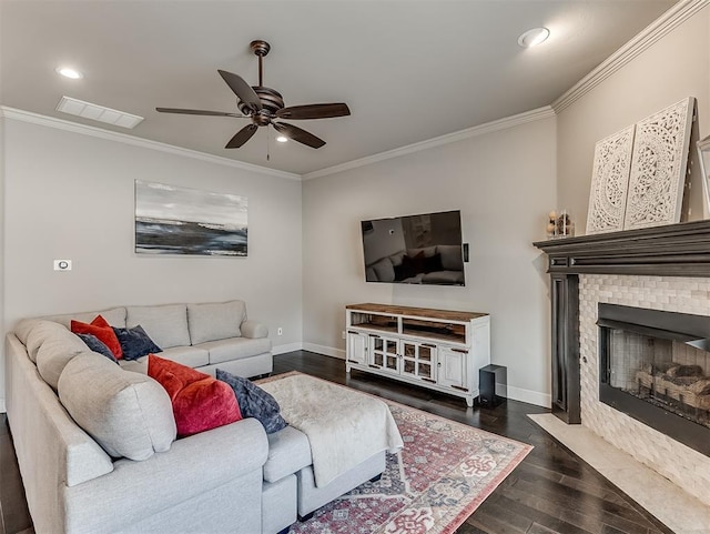 living room featuring baseboards, wood finished floors, visible vents, and ornamental molding