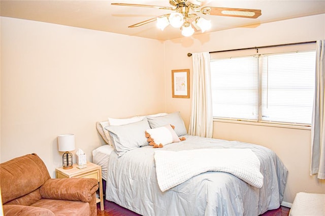 bedroom with ceiling fan