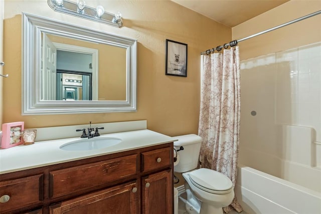 full bathroom featuring shower / bath combo with shower curtain, toilet, and vanity