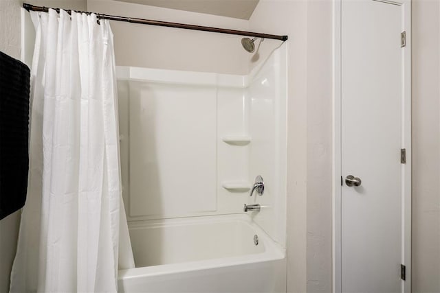 bathroom featuring shower / bath combo with shower curtain