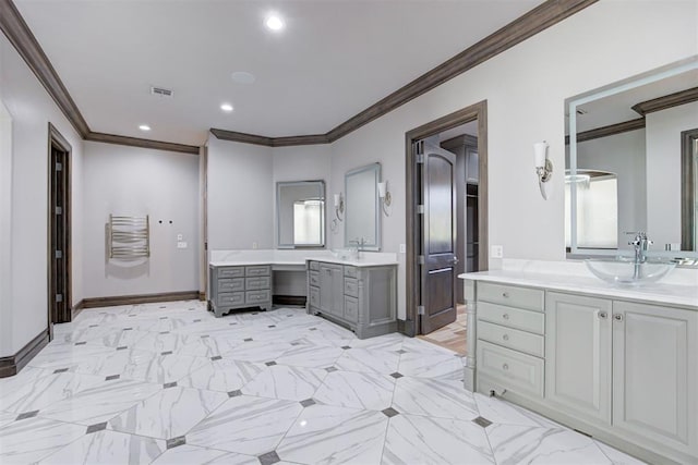 full bath featuring visible vents, two vanities, a sink, recessed lighting, and baseboards