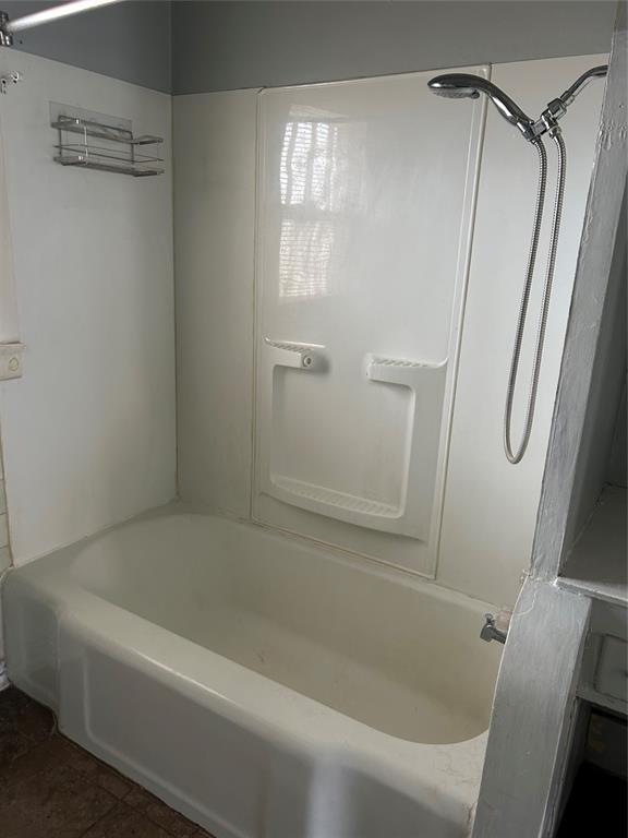 full bath with shower / washtub combination