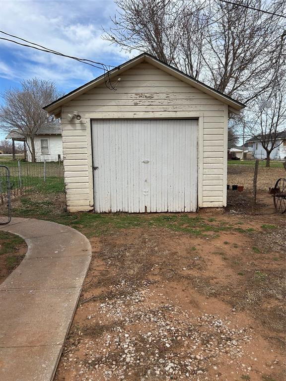 view of outdoor structure with an outbuilding and fence