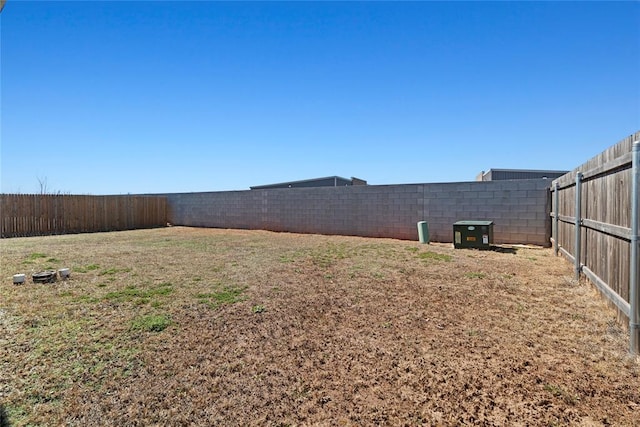 view of yard featuring a fenced backyard