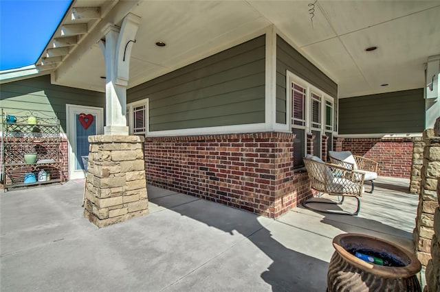 view of patio / terrace with covered porch