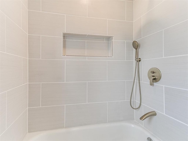 full bath with shower / bathtub combination