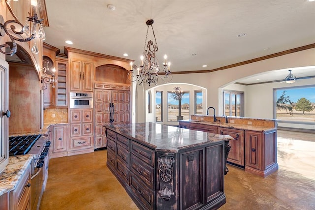 kitchen featuring a sink, a spacious island, arched walkways, concrete floors, and decorative backsplash