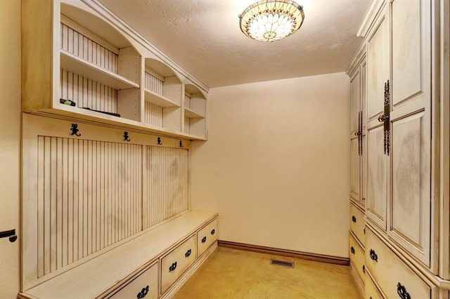 mudroom with visible vents and baseboards