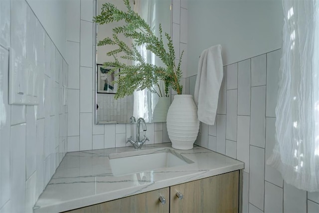 bathroom with tasteful backsplash and vanity