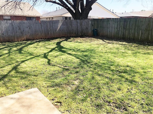 view of yard featuring a fenced backyard