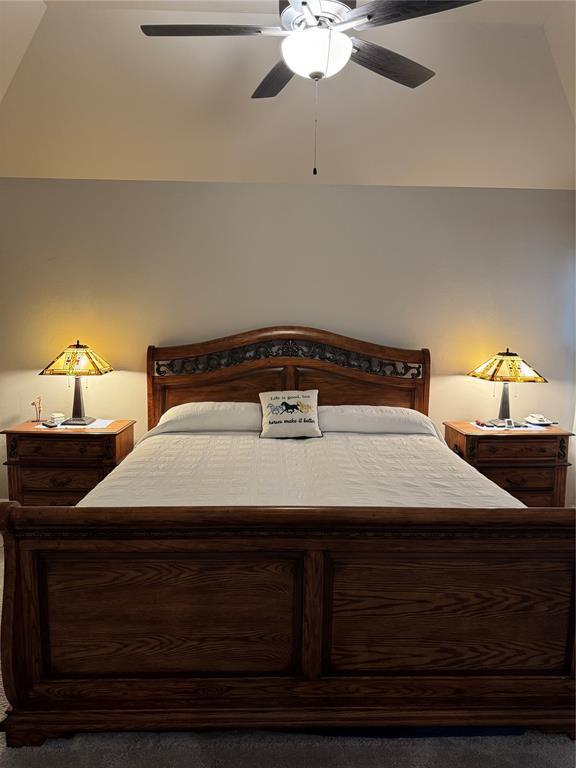 bedroom featuring ceiling fan