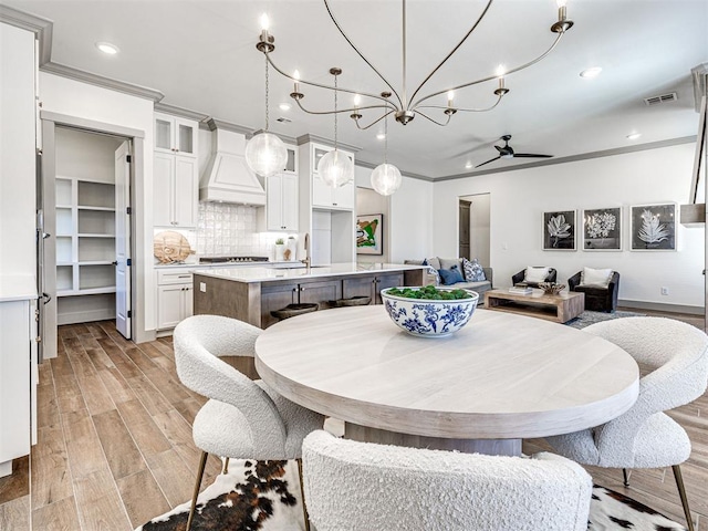 dining space featuring a ceiling fan, visible vents, recessed lighting, light wood-style floors, and crown molding