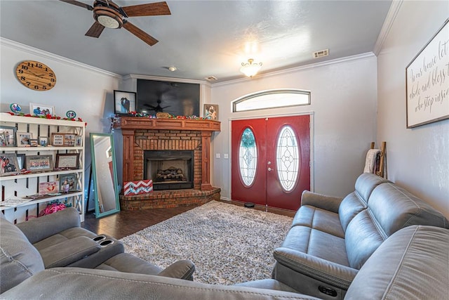 living room with visible vents, ceiling fan, and crown molding