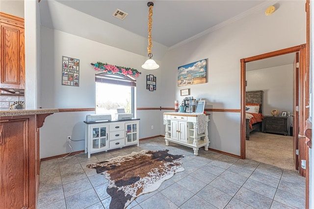 dining area featuring light tile patterned floors, visible vents, baseboards, and ornamental molding