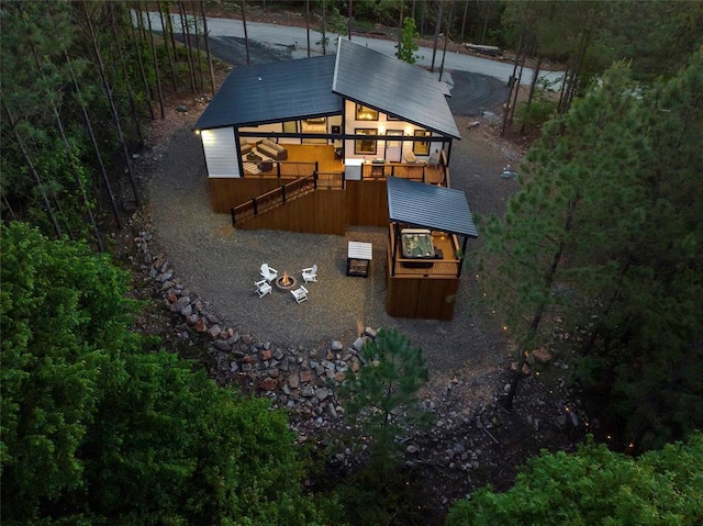 view of front facade featuring metal roof and gravel driveway