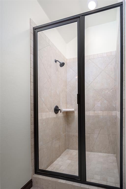 full bathroom featuring a stall shower